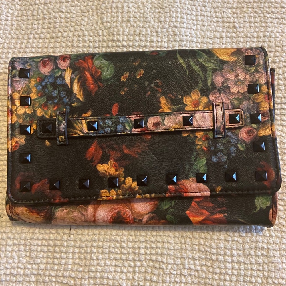 NWOT Steve Madden Noelle Clutch